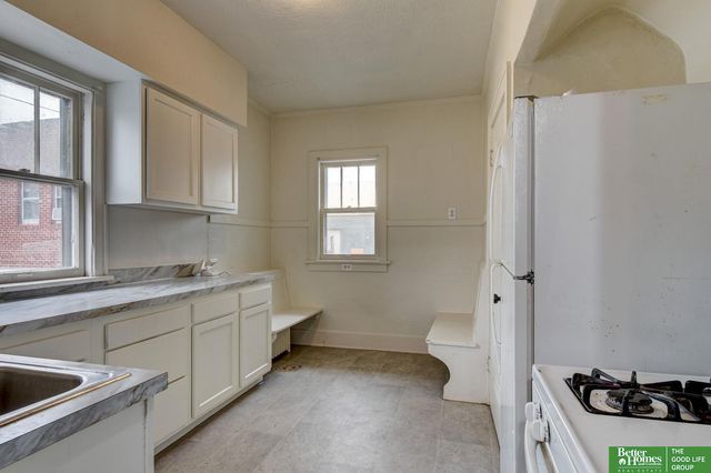 1911 S 50 Street, Omaha, NE 68106