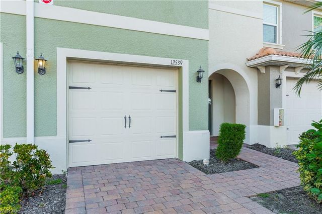 12539 Laurel Cove DR, Fort Myers, FL 33913