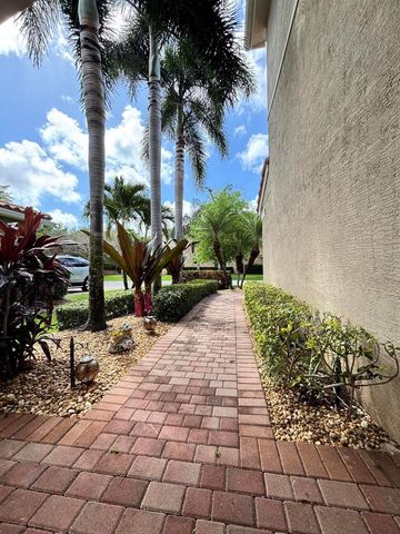 8219 Calabria Lakes Drive, Boynton Beach, FL 33473