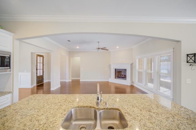 136 Buxtons Way, Freeport, FL 32439