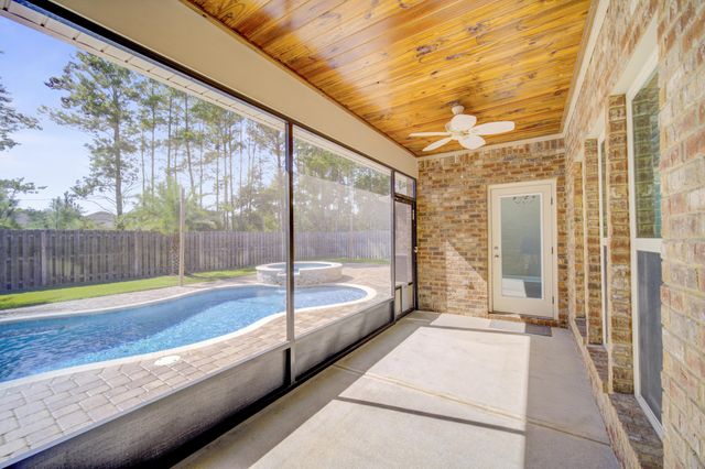 136 Buxtons Way, Freeport, FL 32439