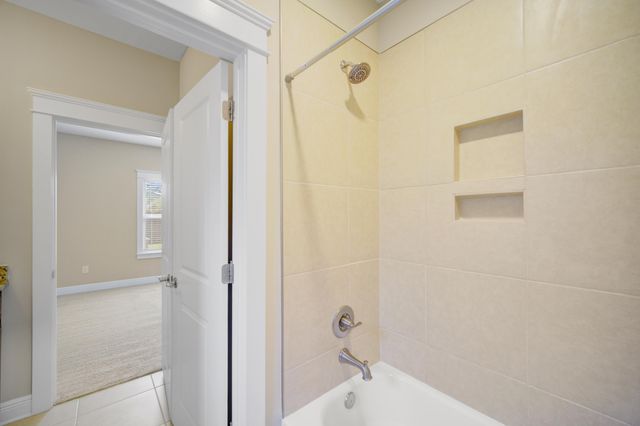 136 Buxtons Way, Freeport, FL 32439