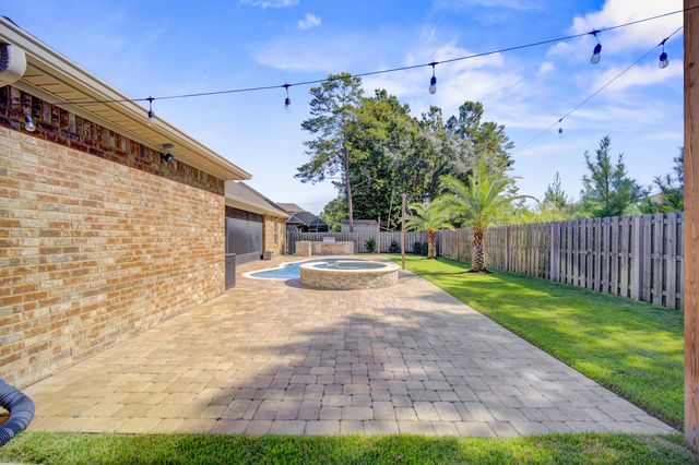 136 Buxtons Way, Freeport, FL 32439