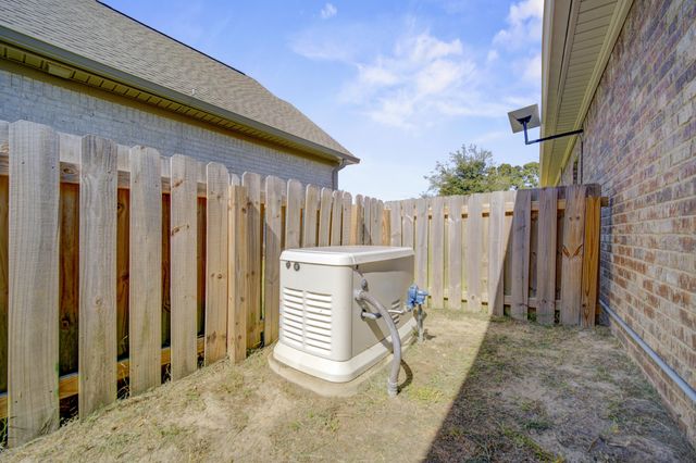 136 Buxtons Way, Freeport, FL 32439