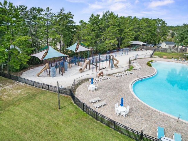 136 Buxtons Way, Freeport, FL 32439