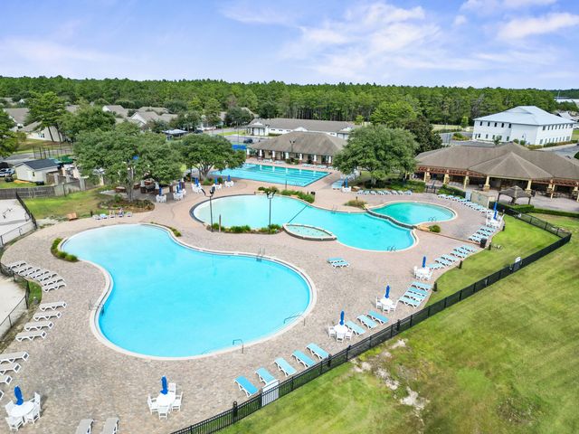 136 Buxtons Way, Freeport, FL 32439