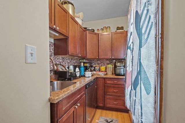 41 Tatman St, Worcester, MA 01607