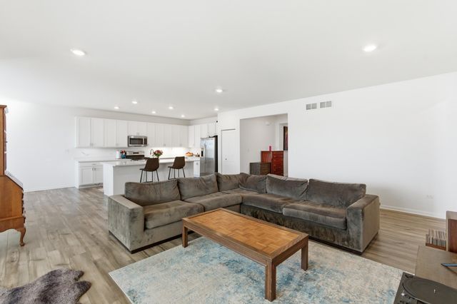 2215 E 109th Place, Crown Point, IN 46307