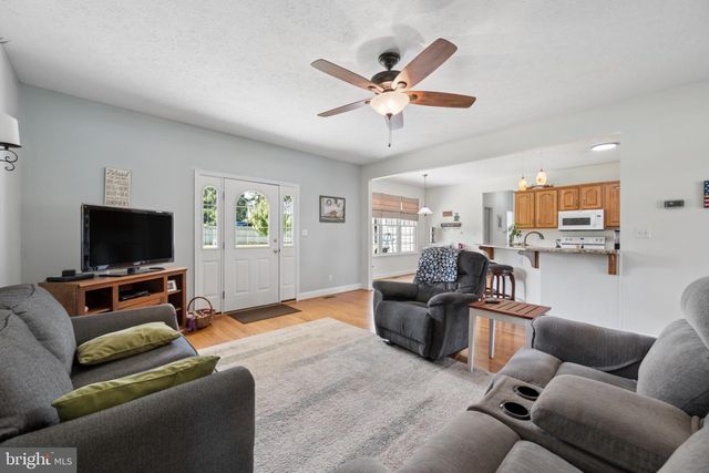 27 SHARONS LN, Martinsburg, WV 25403