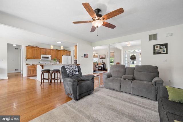 27 SHARONS LN, Martinsburg, WV 25403