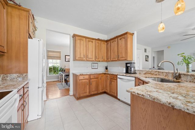 27 SHARONS LN, Martinsburg, WV 25403