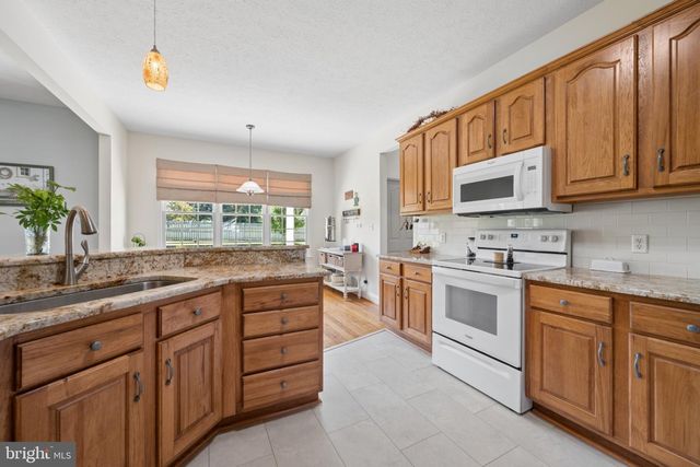 27 SHARONS LN, Martinsburg, WV 25403