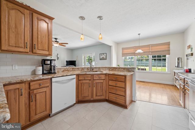 27 SHARONS LN, Martinsburg, WV 25403