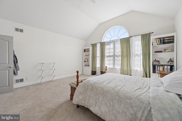 27 SHARONS LN, Martinsburg, WV 25403