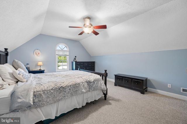 27 SHARONS LN, Martinsburg, WV 25403