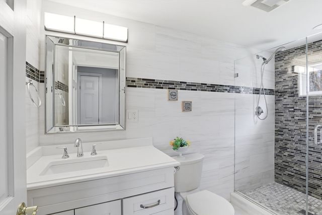 38 Stonewood Lane, Braintree, MA 02184