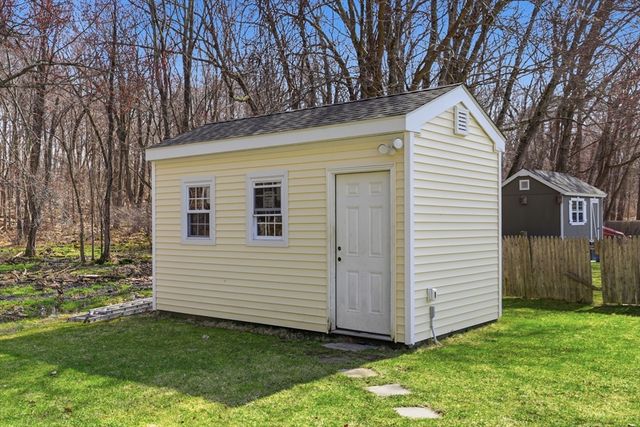 38 Stonewood Lane, Braintree, MA 02184