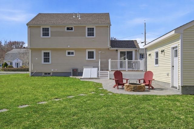 38 Stonewood Lane, Braintree, MA 02184