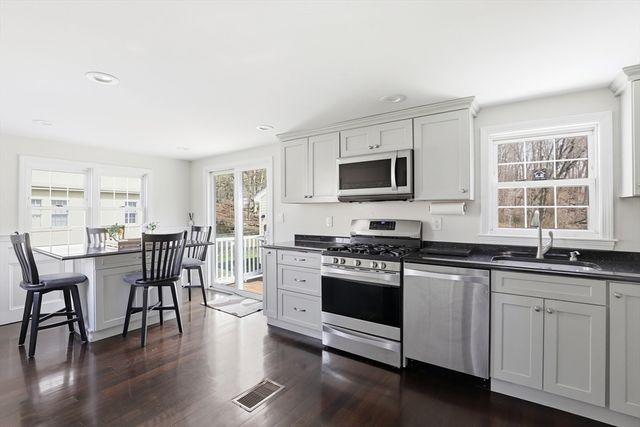 38 Stonewood Lane, Braintree, MA 02184