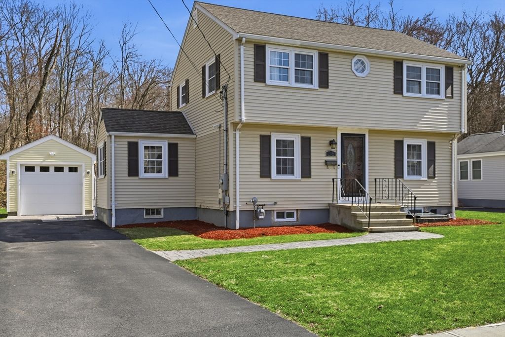 38 Stonewood Lane, Braintree, MA 02184