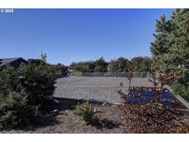 30505 I St, Ocean Park, WA 98640