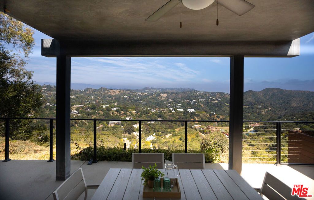 Image 10 of property listing at 2728 Angelo Drive, Los Angeles, CA 90077