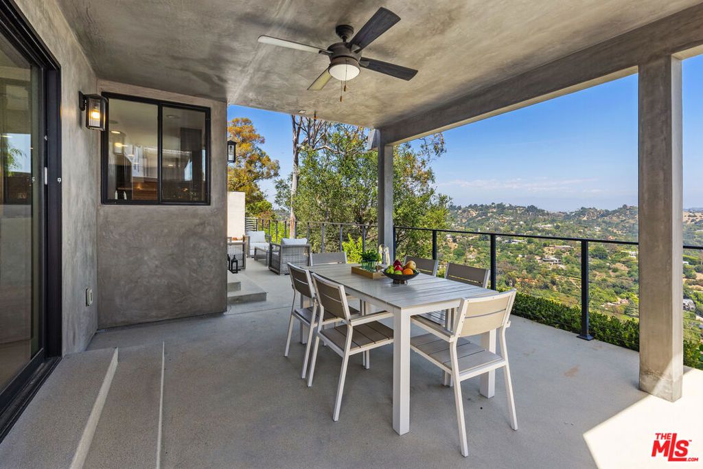 Image 12 of property listing at 2728 Angelo Drive, Los Angeles, CA 90077