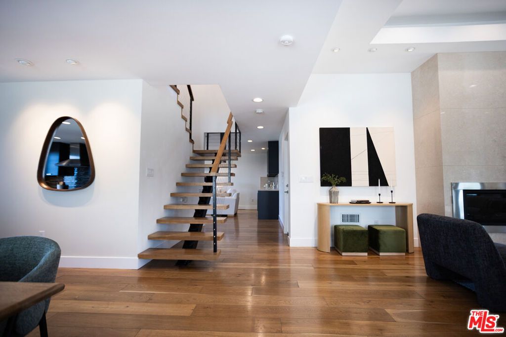 Image 15 of property listing at 2728 Angelo Drive, Los Angeles, CA 90077
