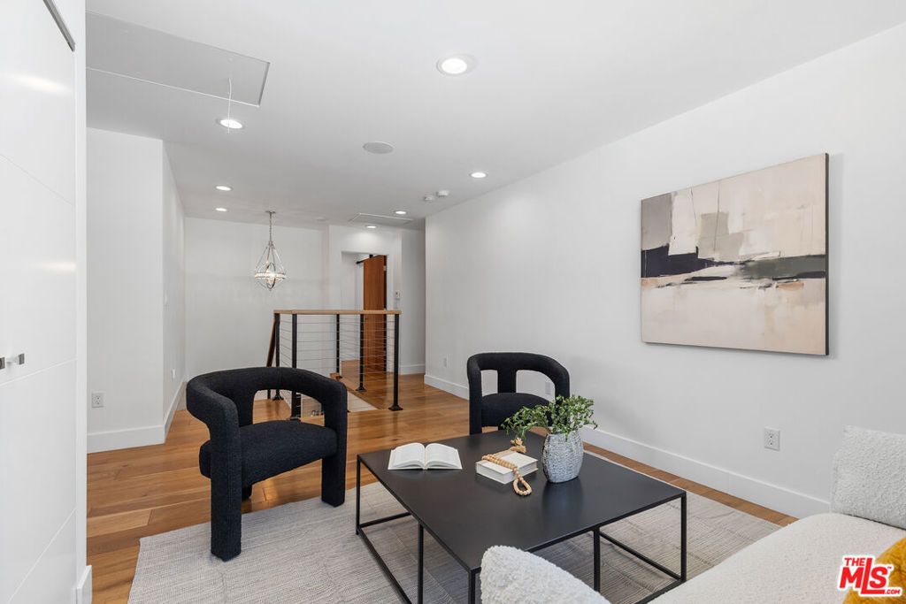 Image 18 of property listing at 2728 Angelo Drive, Los Angeles, CA 90077