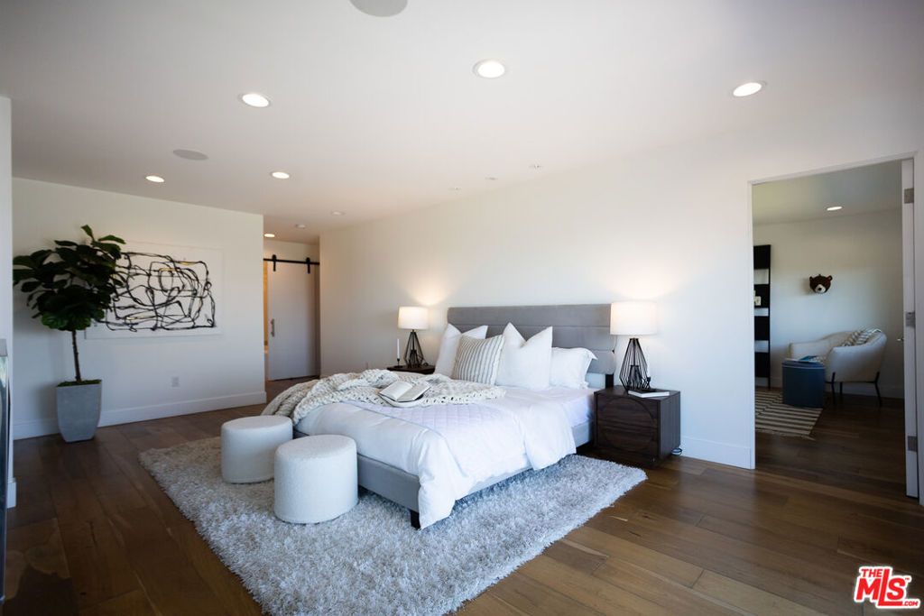 Image 19 of property listing at 2728 Angelo Drive, Los Angeles, CA 90077