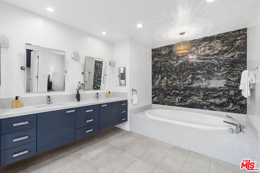 Image 25 of property listing at 2728 Angelo Drive, Los Angeles, CA 90077