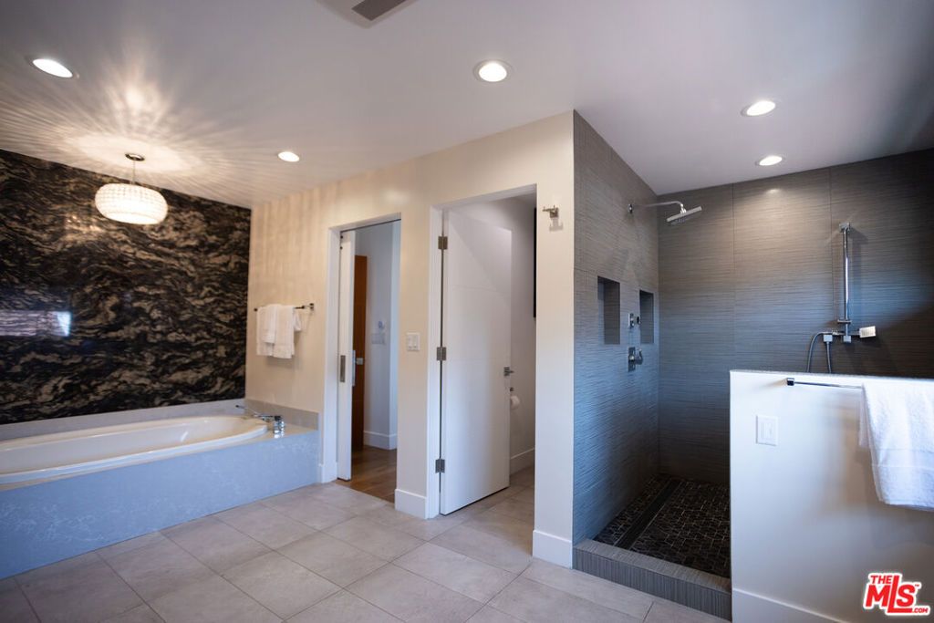 Image 26 of property listing at 2728 Angelo Drive, Los Angeles, CA 90077