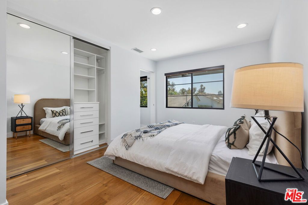 Image 27 of property listing at 2728 Angelo Drive, Los Angeles, CA 90077