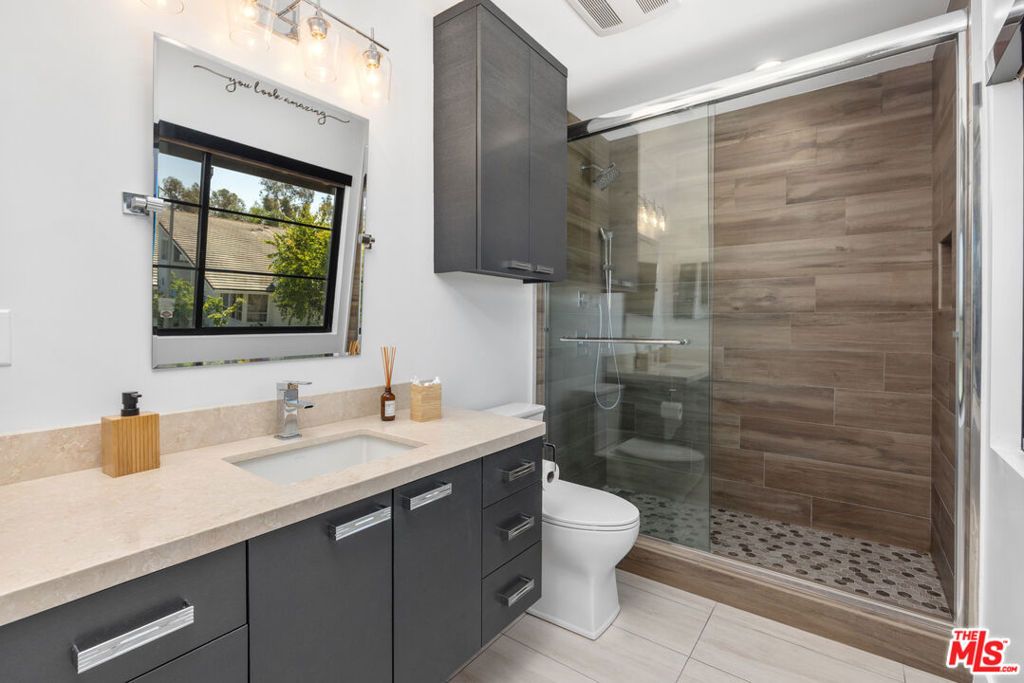 Image 28 of property listing at 2728 Angelo Drive, Los Angeles, CA 90077