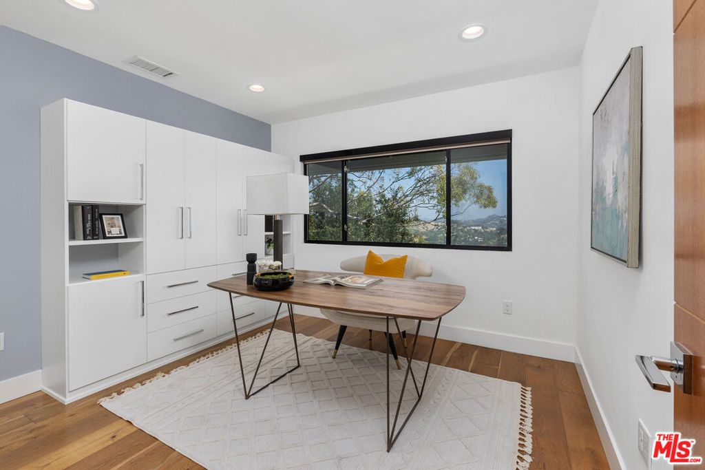 Image 29 of property listing at 2728 Angelo Drive, Los Angeles, CA 90077