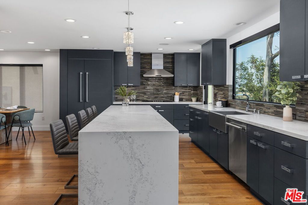 Image 9 of property listing at 2728 Angelo Drive, Los Angeles, CA 90077