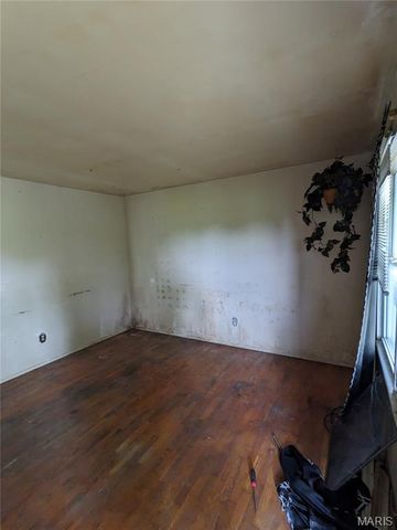 10333 Castle Drive, St Louis, MO 63136