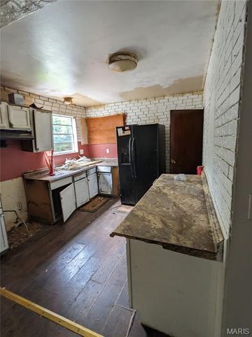 10333 Castle Drive, St Louis, MO 63136
