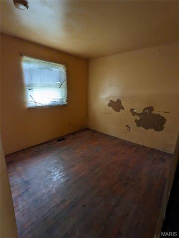 10333 Castle Drive, St Louis, MO 63136