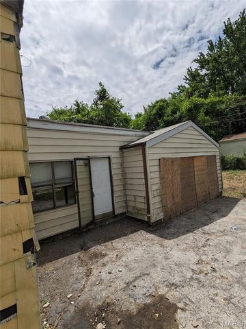10333 Castle Drive, St Louis, MO 63136