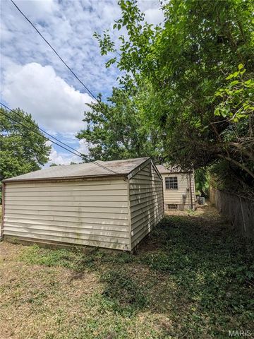 10333 Castle Drive, St Louis, MO 63136