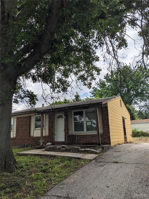 10333 Castle Drive, St Louis, MO 63136