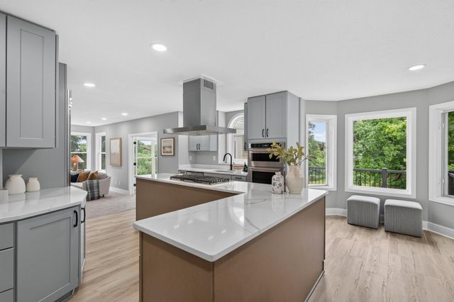 50 Sunny Side Lane, Sunfish Lake, MN 55118