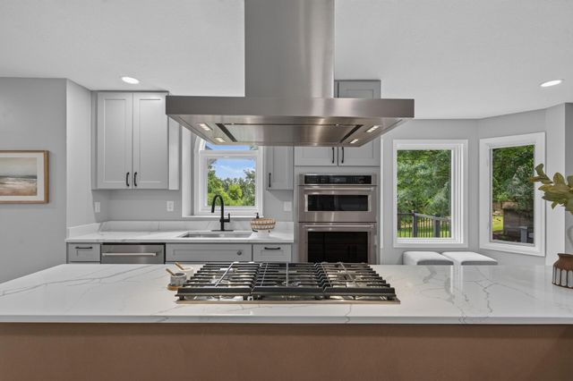 50 Sunny Side Lane, Sunfish Lake, MN 55118