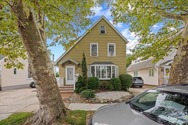 96 Capitol Avenue, Williston Park, NY 11596
