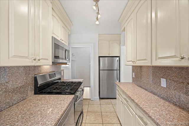 96 Capitol Avenue, Williston Park, NY 11596