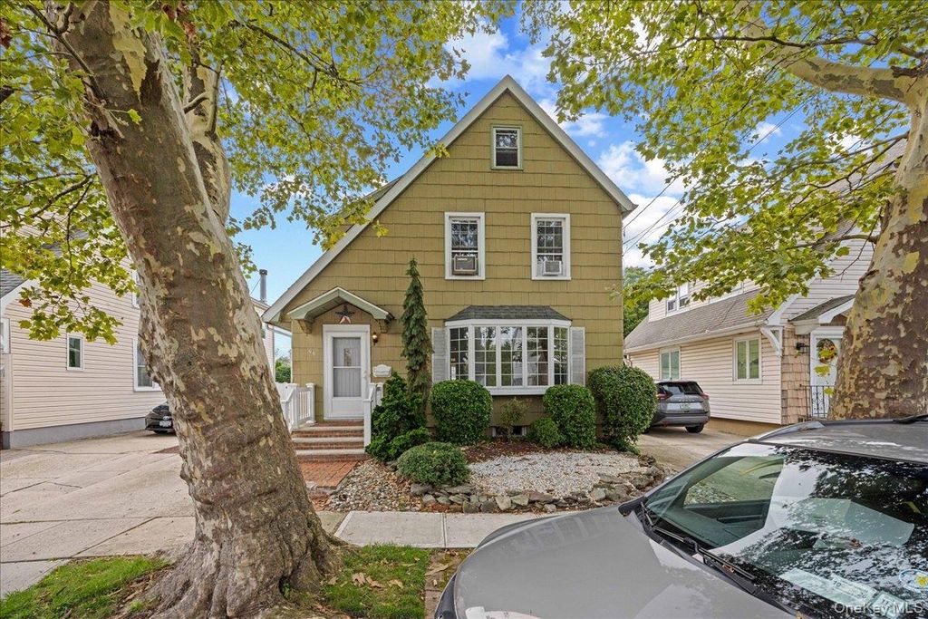 96 Capitol Avenue, Williston Park, NY 11596 — photo 2
