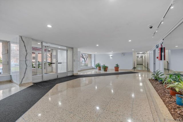 1 Sadore Lane 7Y, Yonkers, NY 10710