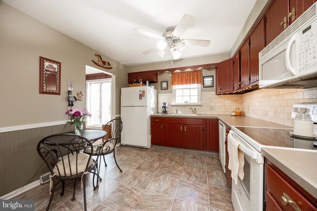 3 CAROUSEL DR, Telford, PA 18969