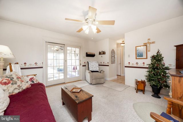 3 CAROUSEL DR, Telford, PA 18969